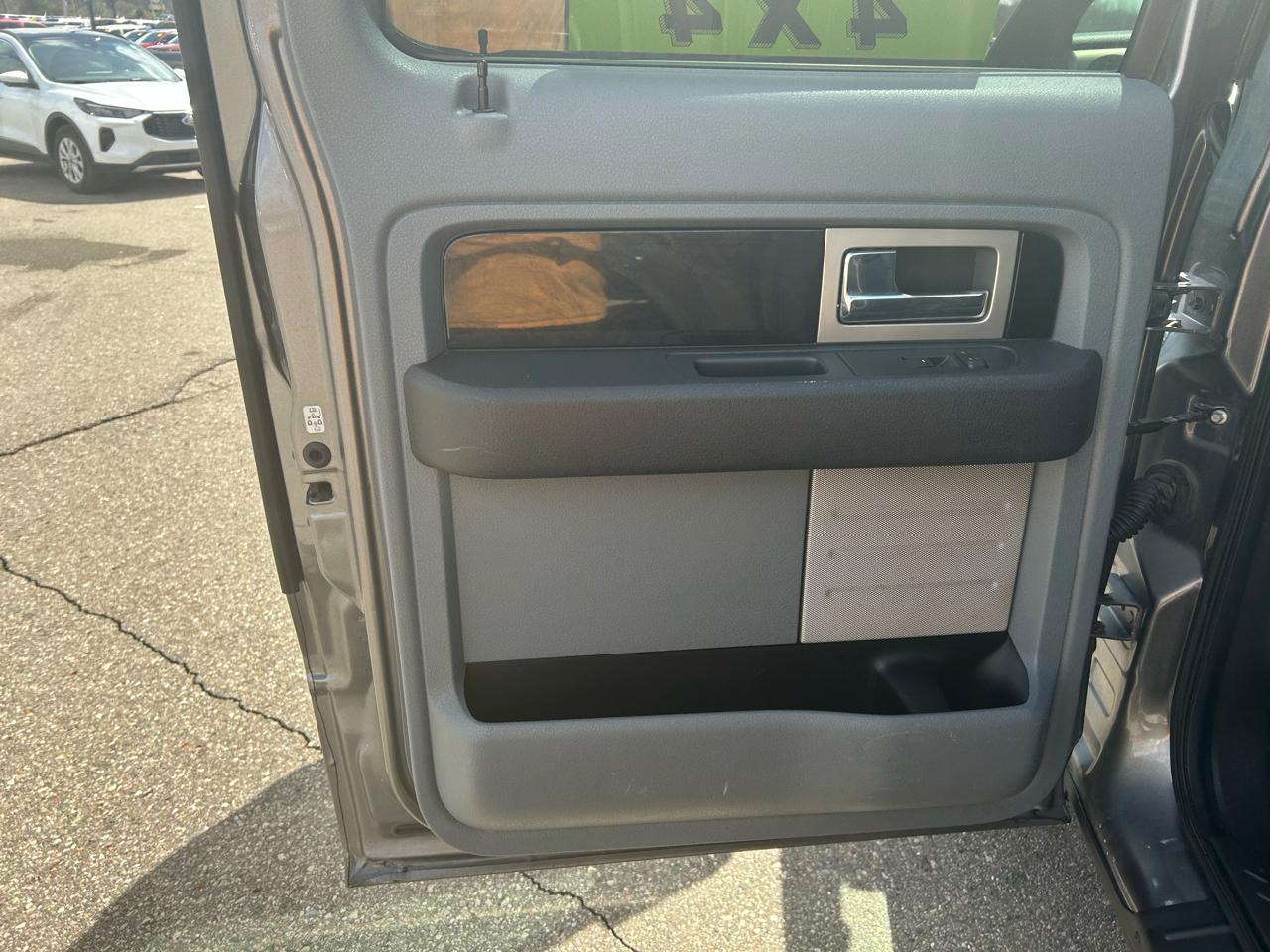 Ford F-150 4WD SuperCrew 145" Platinum 2011