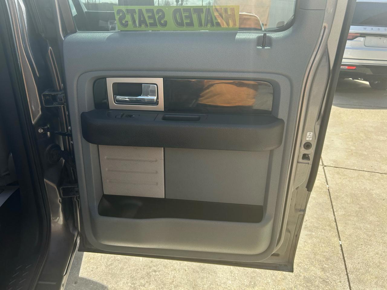 Ford F-150 4WD SuperCrew 145" Platinum 2011