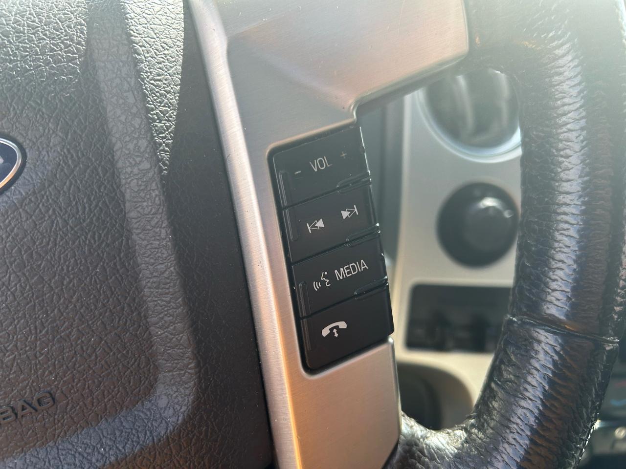 Ford F-150 4WD SuperCrew 145" Platinum 2011