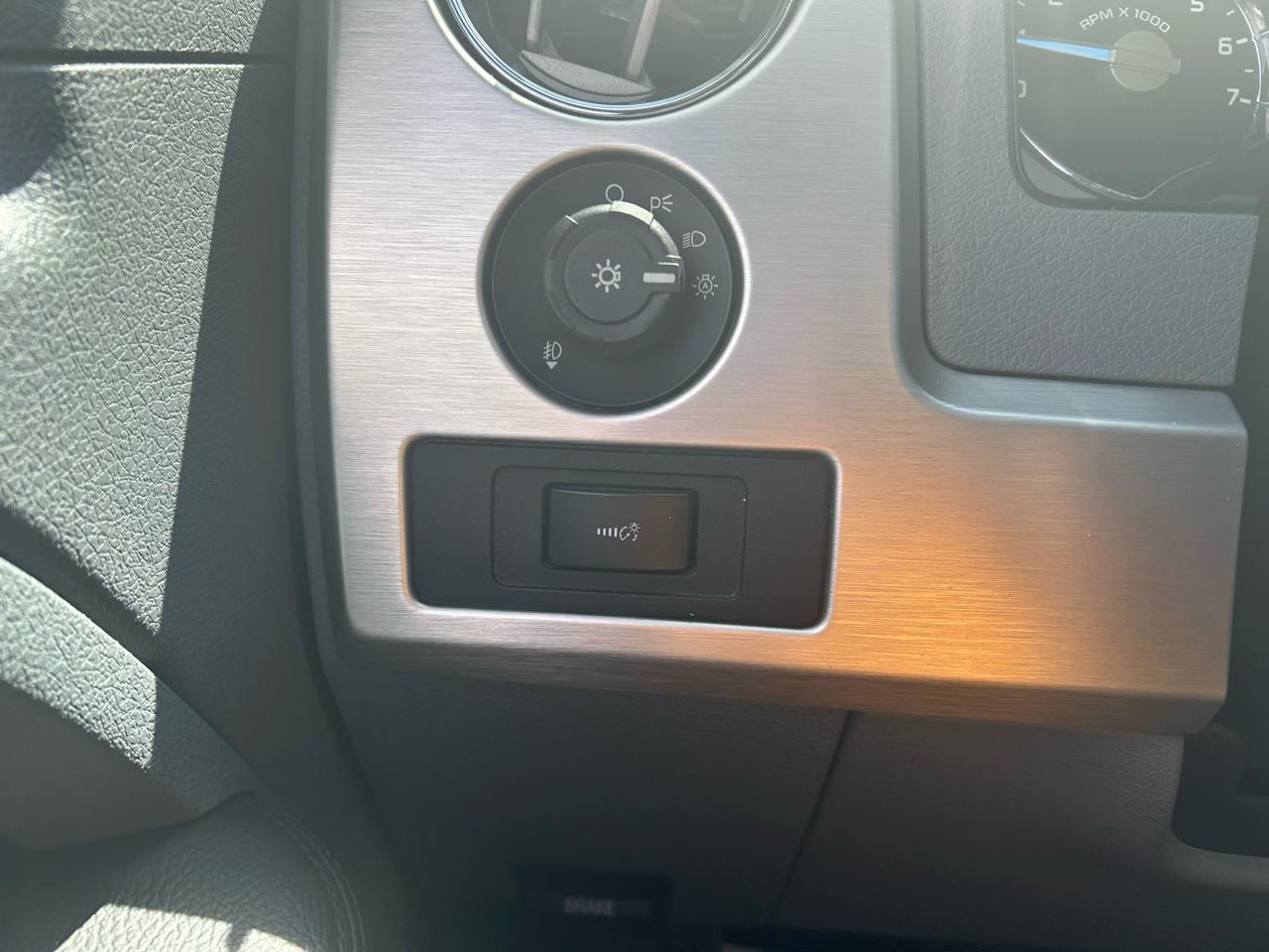 Ford F-150 4WD SuperCrew 145" Platinum 2011