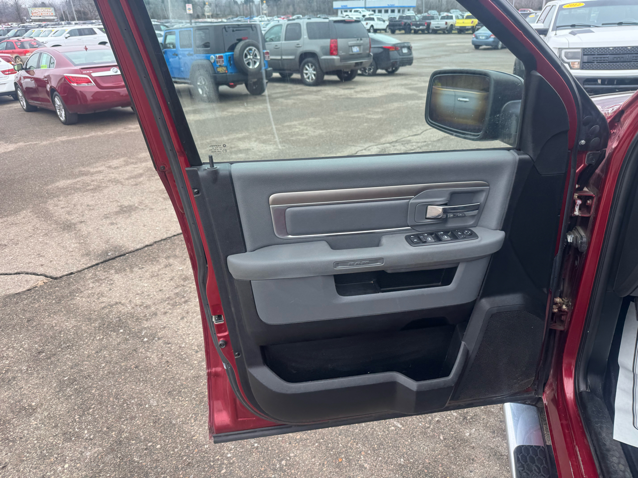 RAM 1500 SLT Crew Cab SWB 4WD 2013