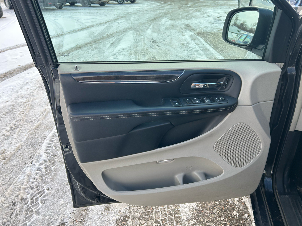 Chrysler Town & Country Limited Platinum 2016