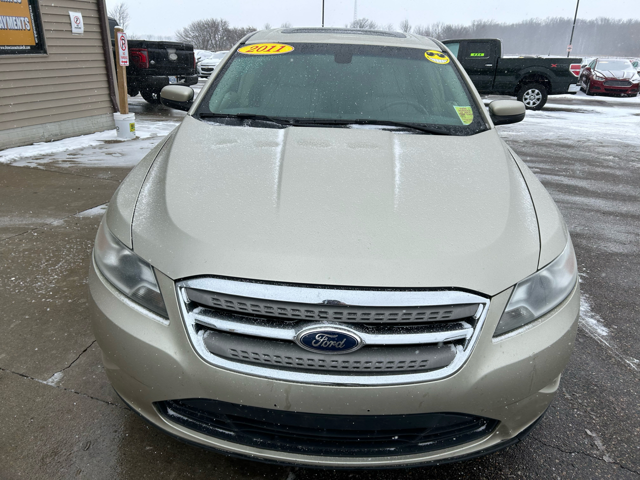 Ford Taurus SEL FWD 2011