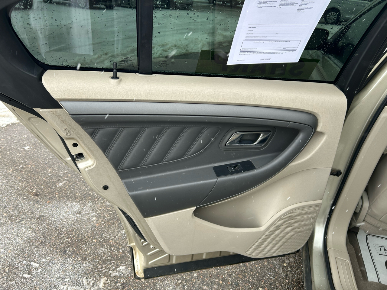 Ford Taurus SEL FWD 2011