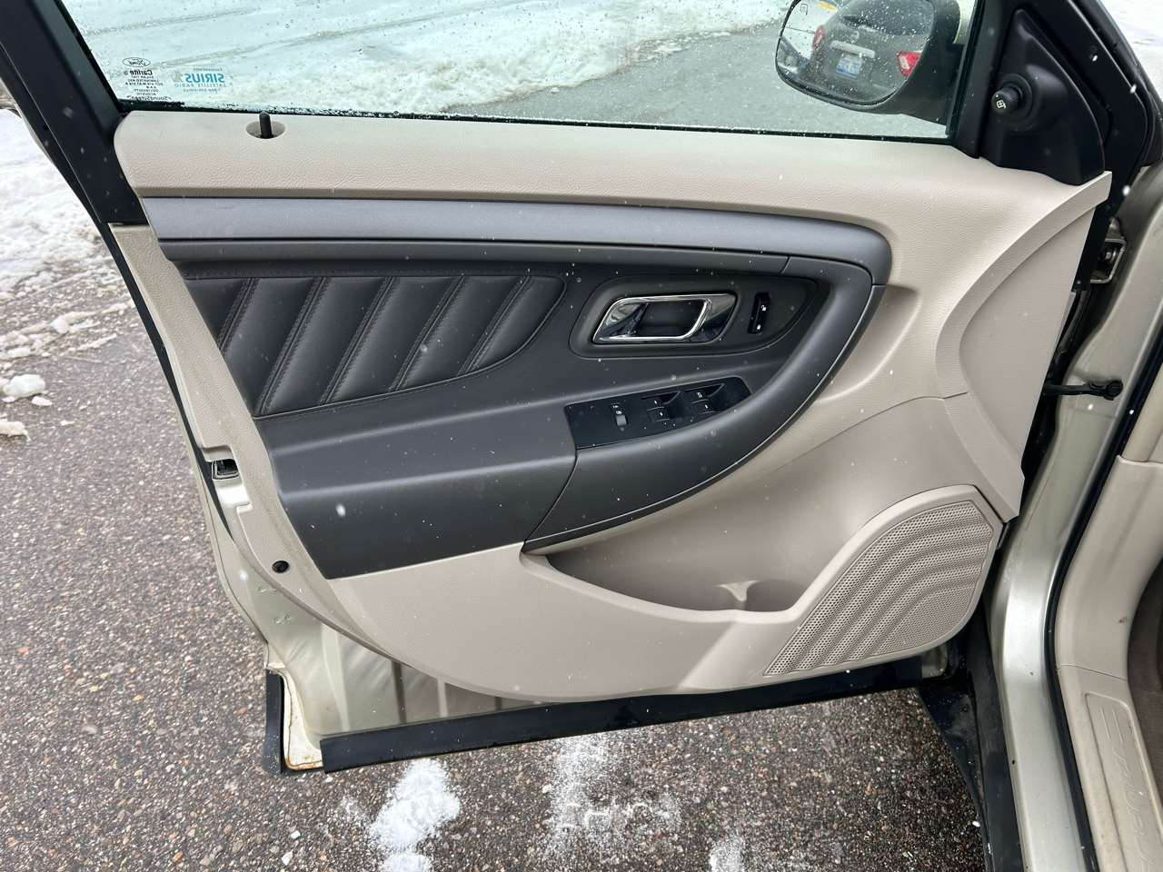 Ford Taurus SEL FWD 2011