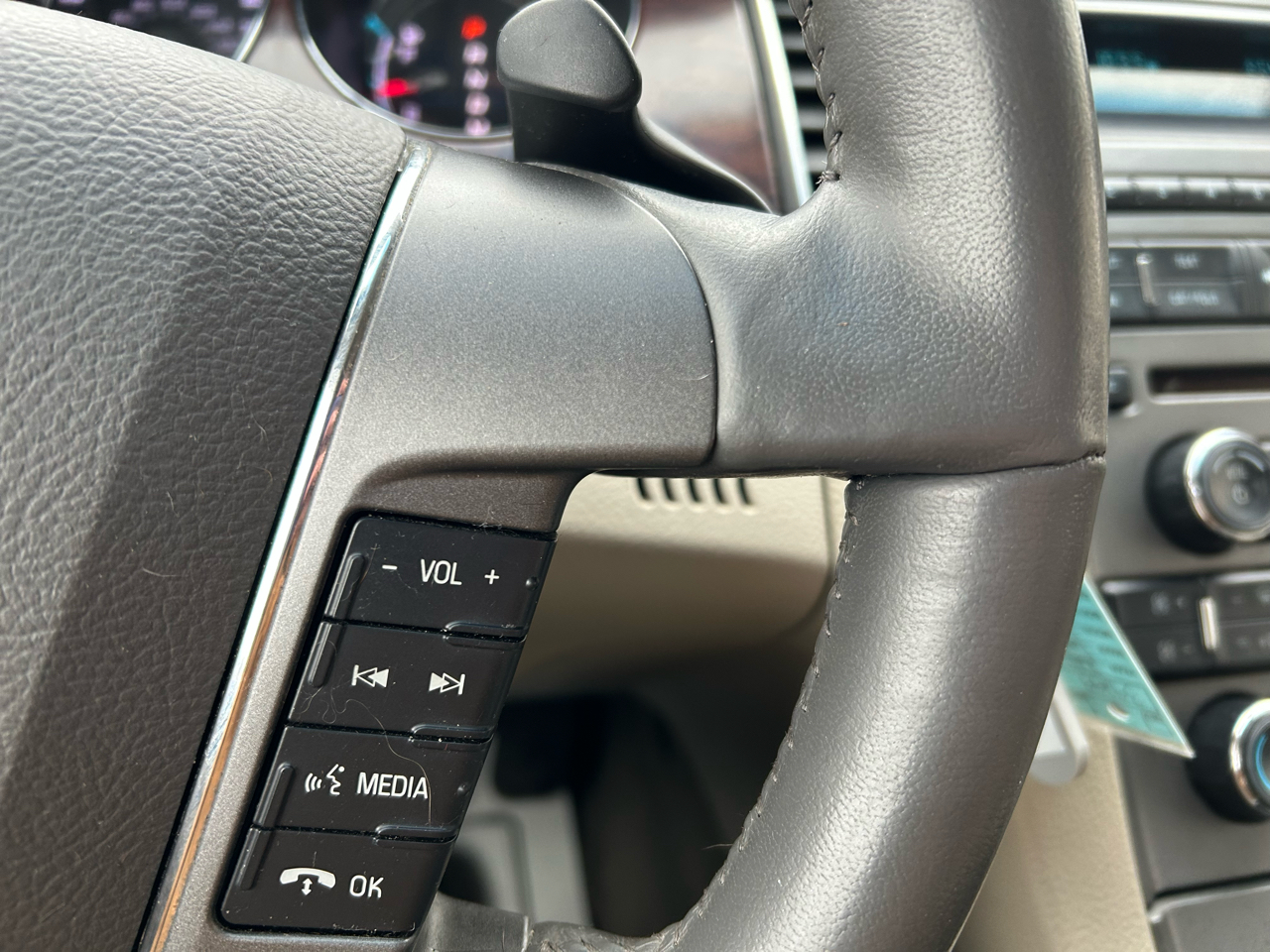 Ford Taurus SEL FWD 2011