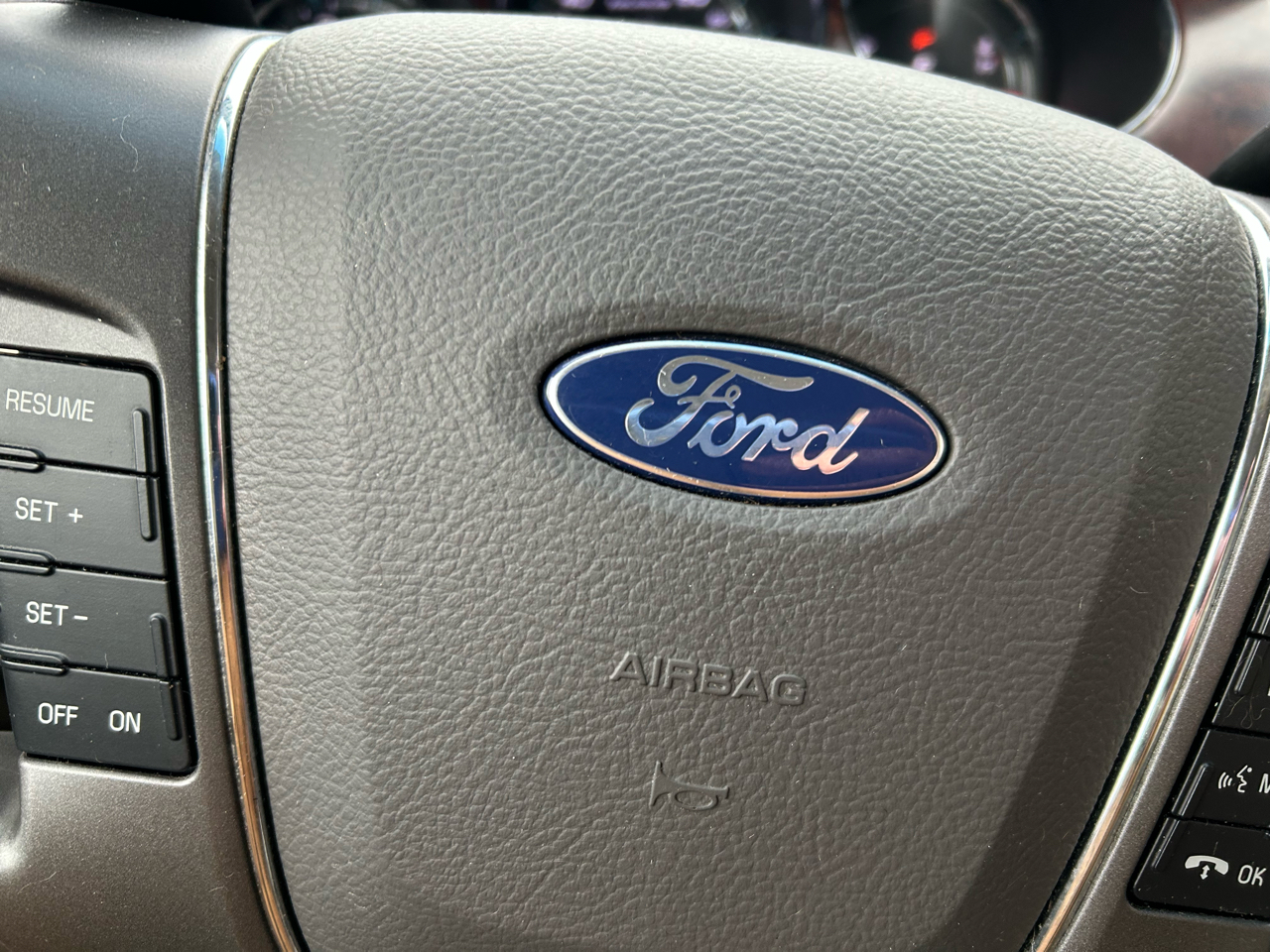 Ford Taurus SEL FWD 2011