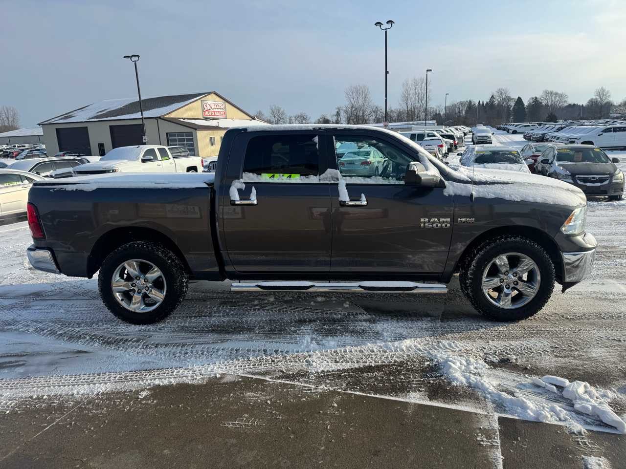 RAM 1500 SLT Crew Cab SWB 4WD 2015