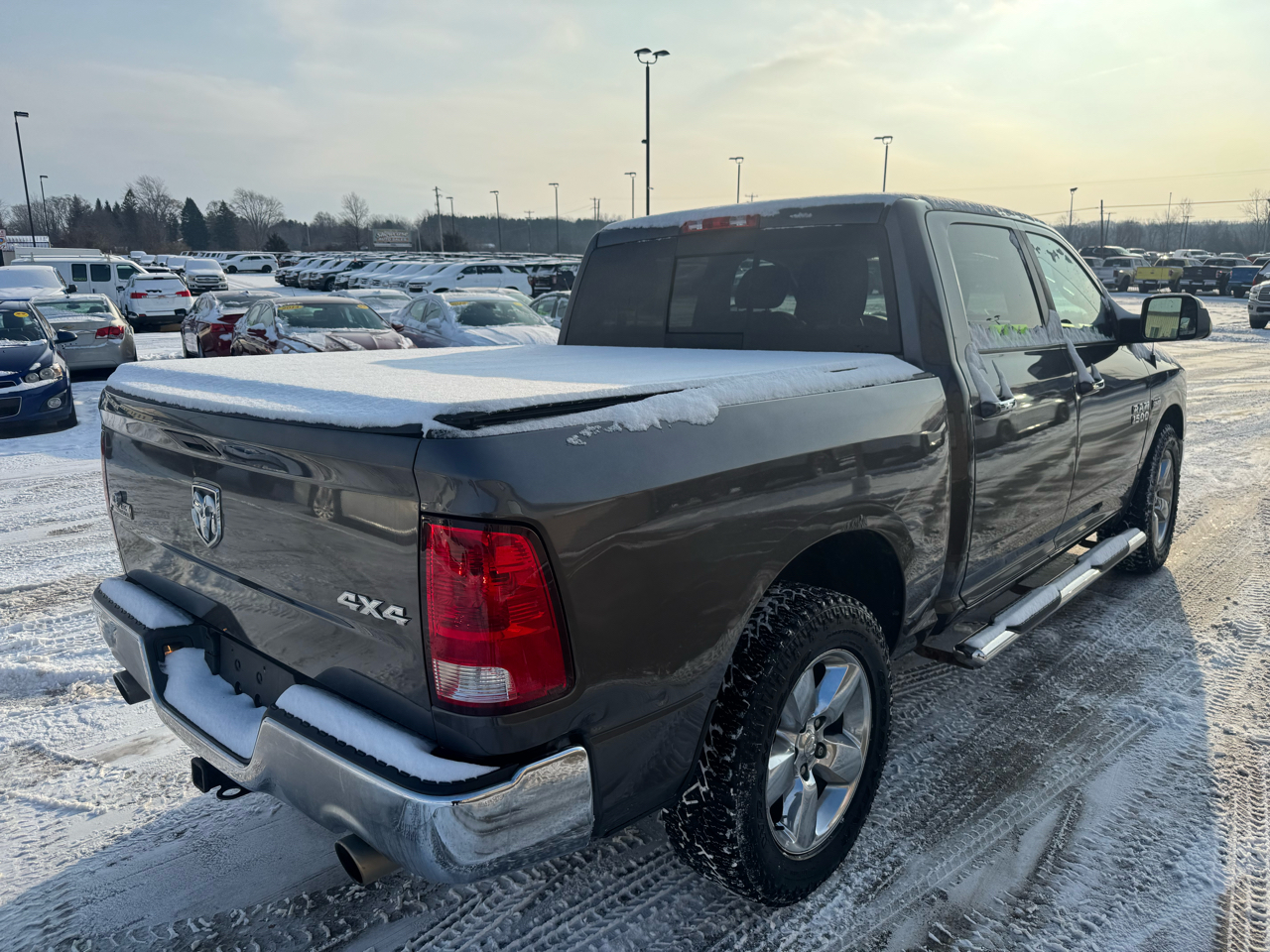 RAM 1500 SLT Crew Cab SWB 4WD 2015
