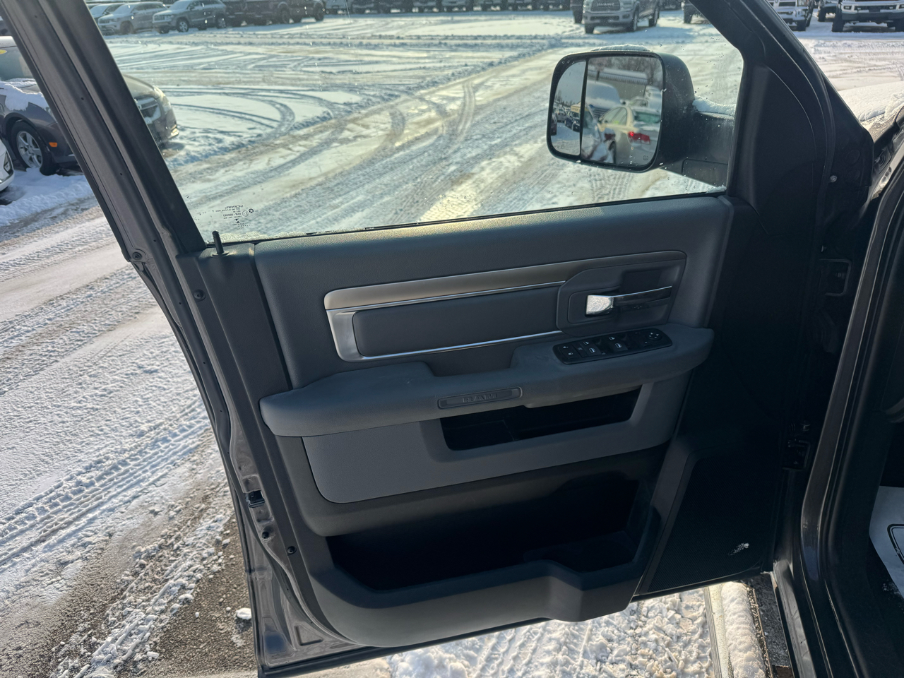 RAM 1500 SLT Crew Cab SWB 4WD 2015