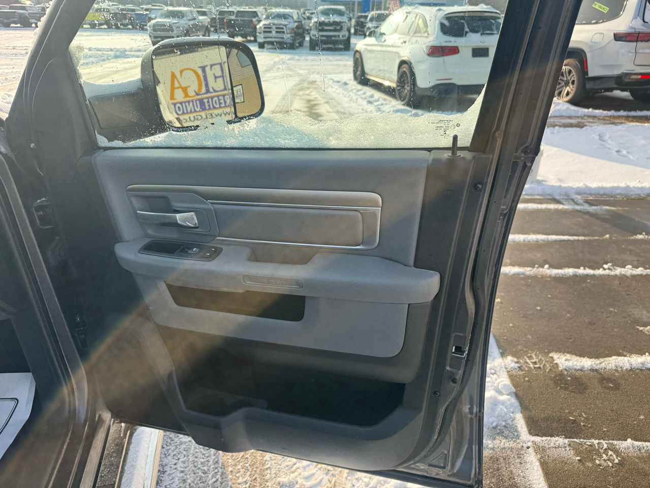 RAM 1500 SLT Crew Cab SWB 4WD 2015