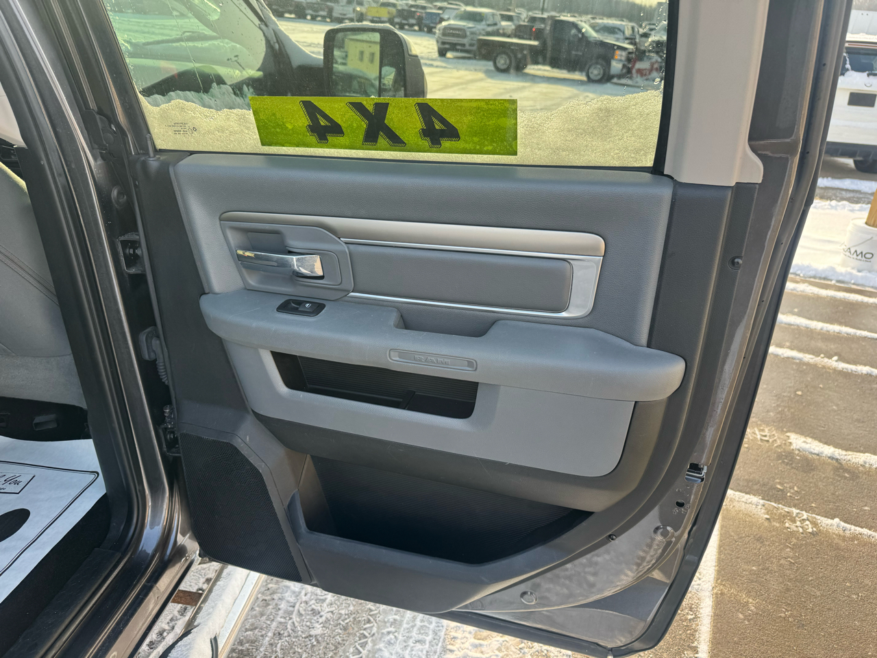 RAM 1500 SLT Crew Cab SWB 4WD 2015