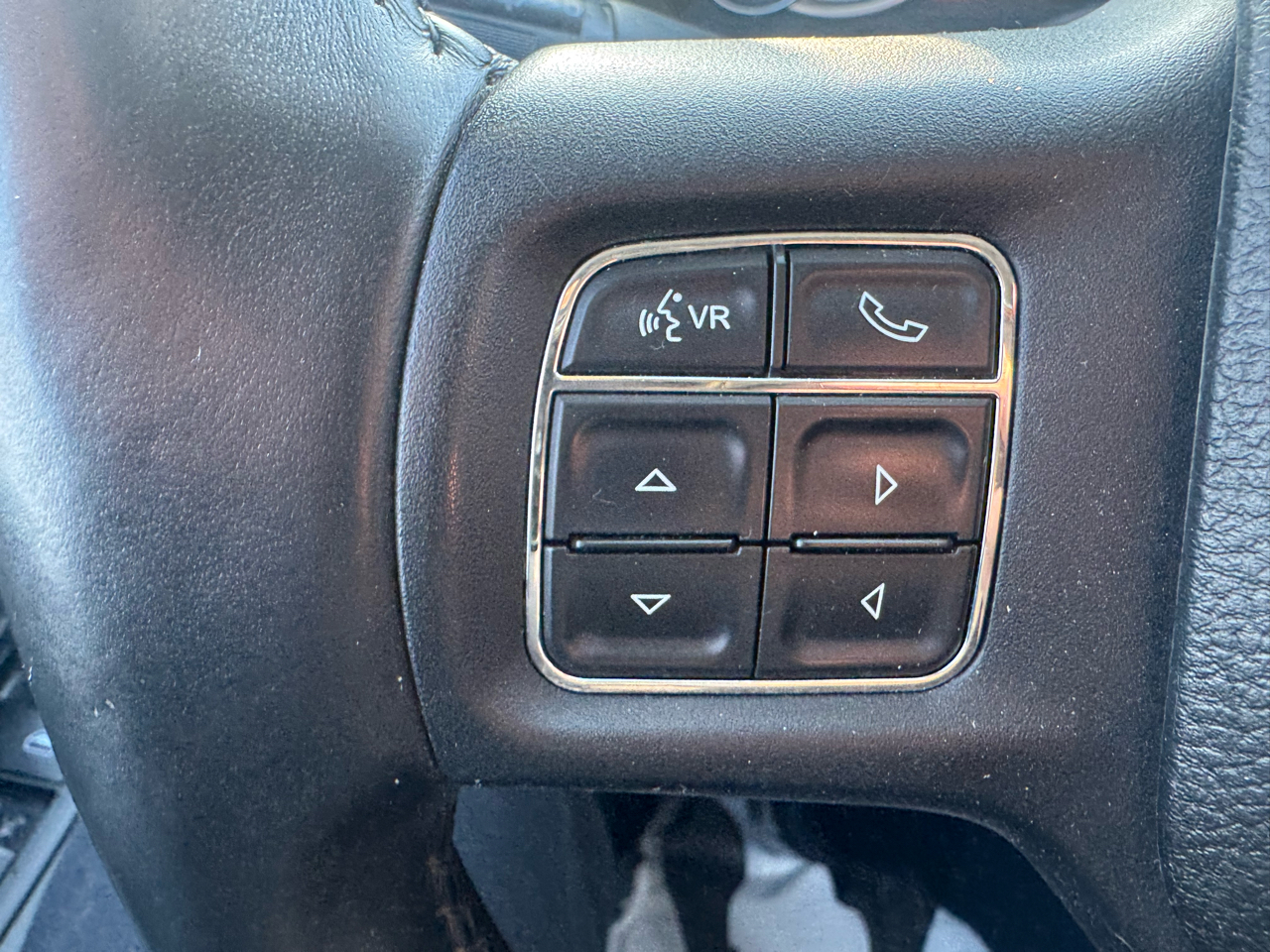 RAM 1500 SLT Crew Cab SWB 4WD 2015