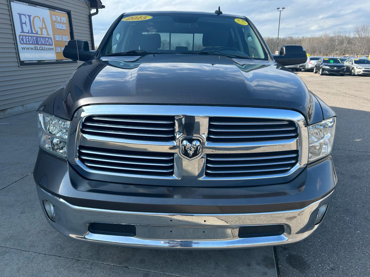 RAM 1500 SLT Crew Cab SWB 4WD 2015