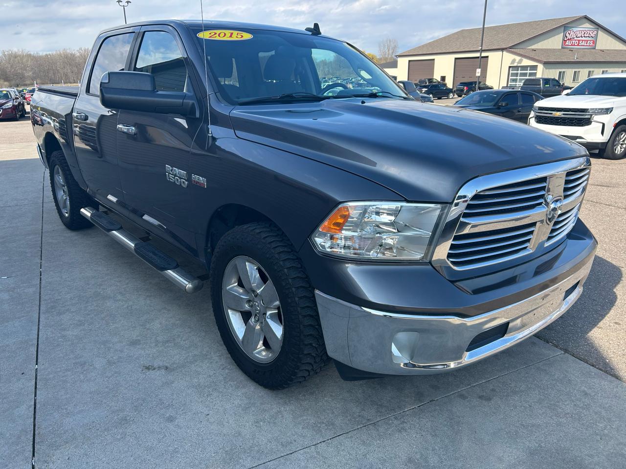 RAM 1500 SLT Crew Cab SWB 4WD 2015