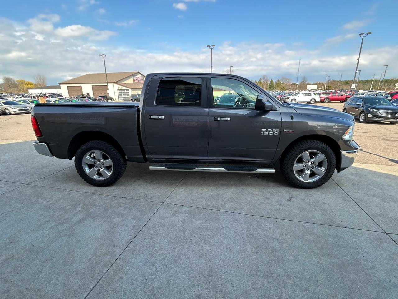 RAM 1500 SLT Crew Cab SWB 4WD 2015