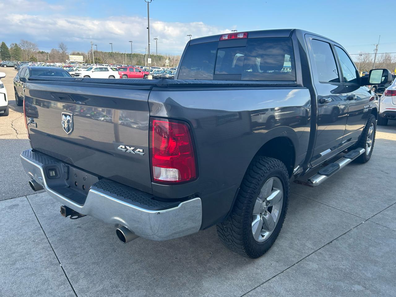 RAM 1500 SLT Crew Cab SWB 4WD 2015