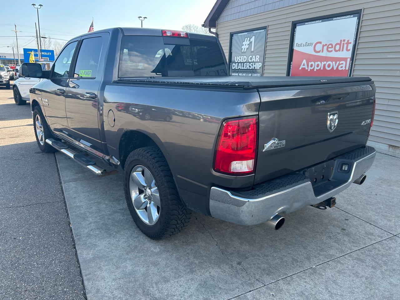 RAM 1500 SLT Crew Cab SWB 4WD 2015