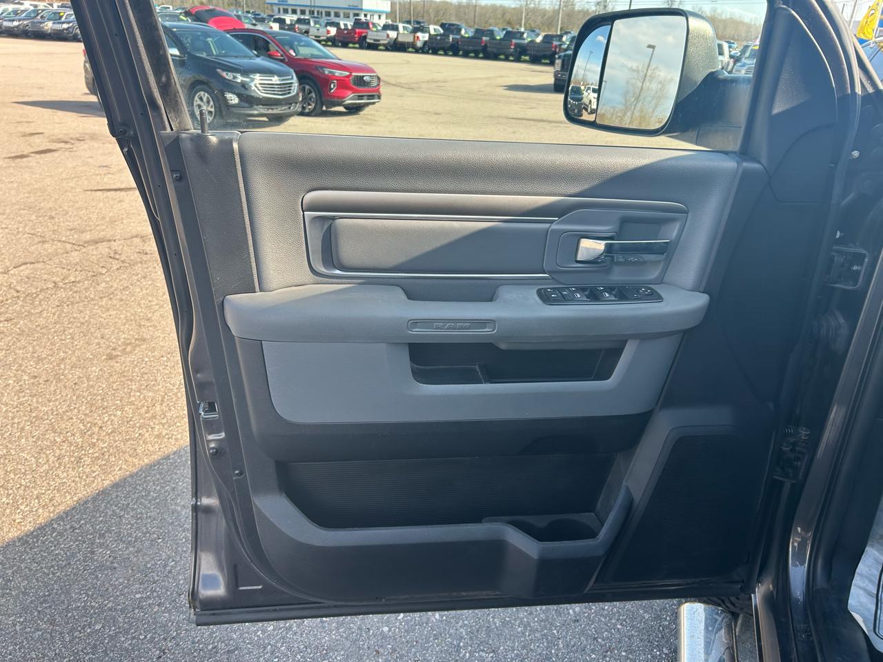 RAM 1500 SLT Crew Cab SWB 4WD 2015