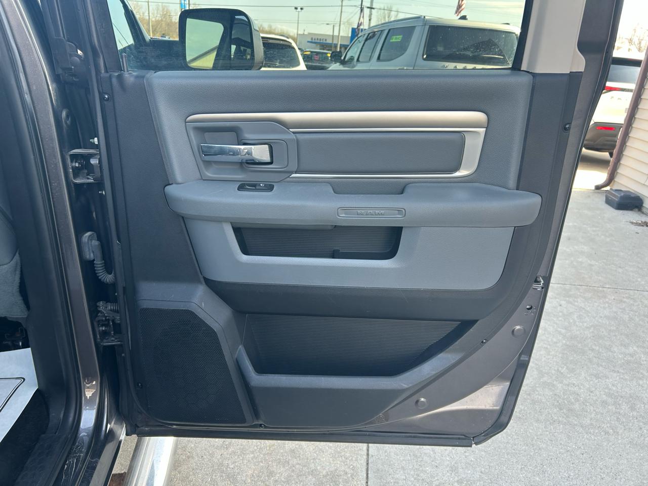 RAM 1500 SLT Crew Cab SWB 4WD 2015