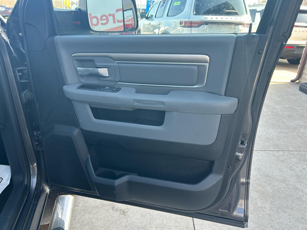 RAM 1500 SLT Crew Cab SWB 4WD 2015