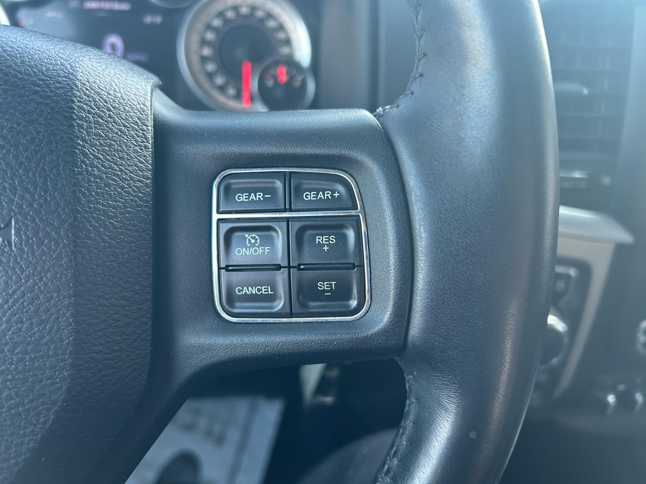 RAM 1500 SLT Crew Cab SWB 4WD 2015