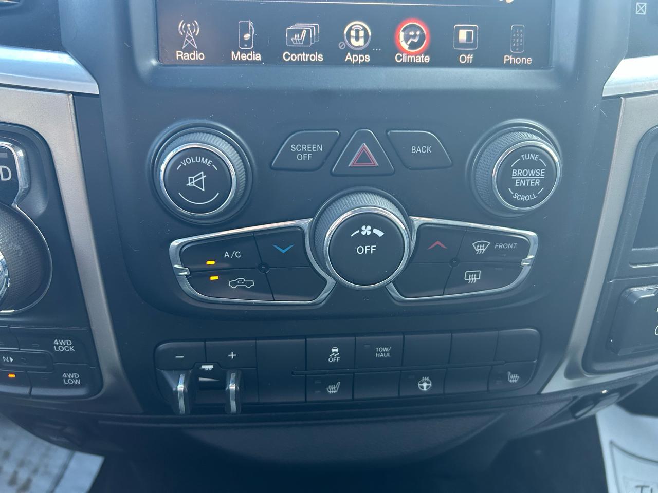 RAM 1500 SLT Crew Cab SWB 4WD 2015