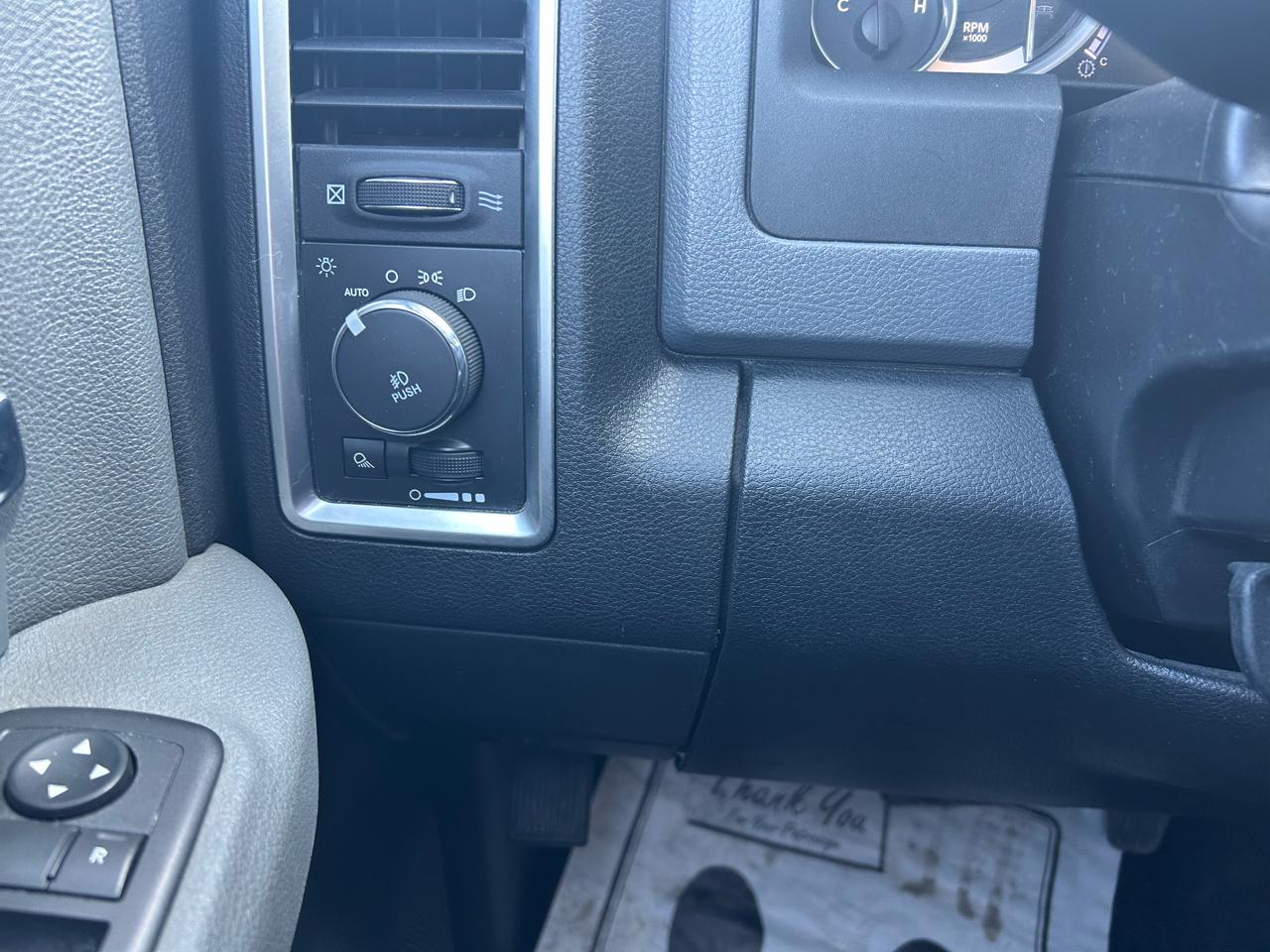 RAM 1500 SLT Crew Cab SWB 4WD 2015