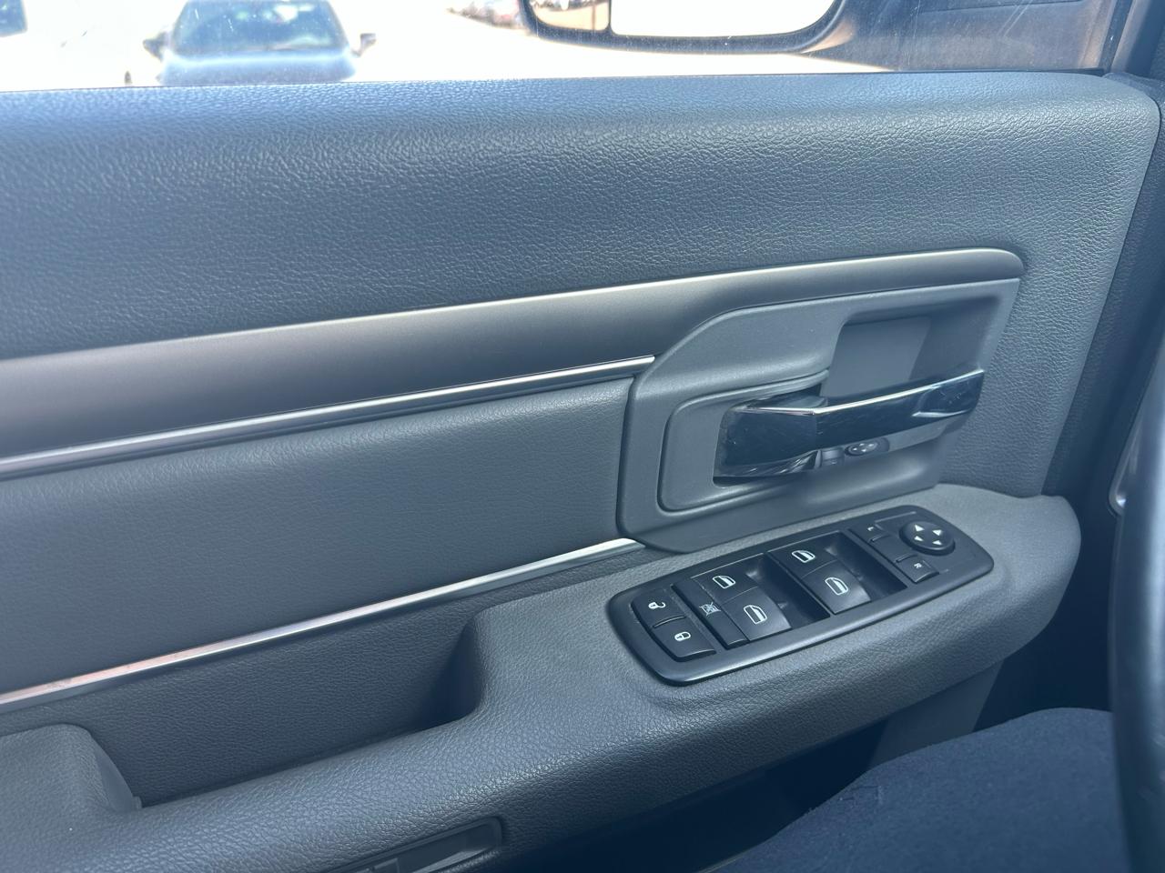 RAM 1500 SLT Crew Cab SWB 4WD 2015