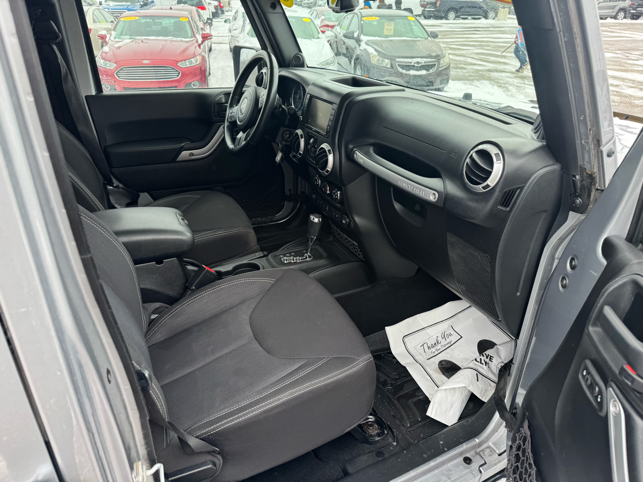 Jeep Wrangler Unlimited Sahara 4WD 2013