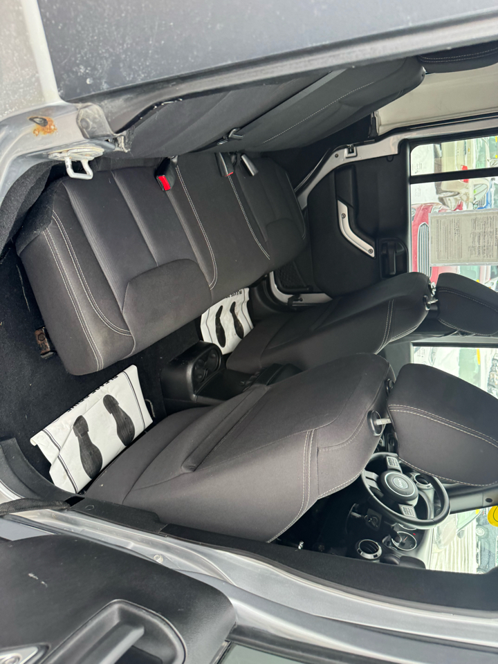 Jeep Wrangler Unlimited Sahara 4WD 2013