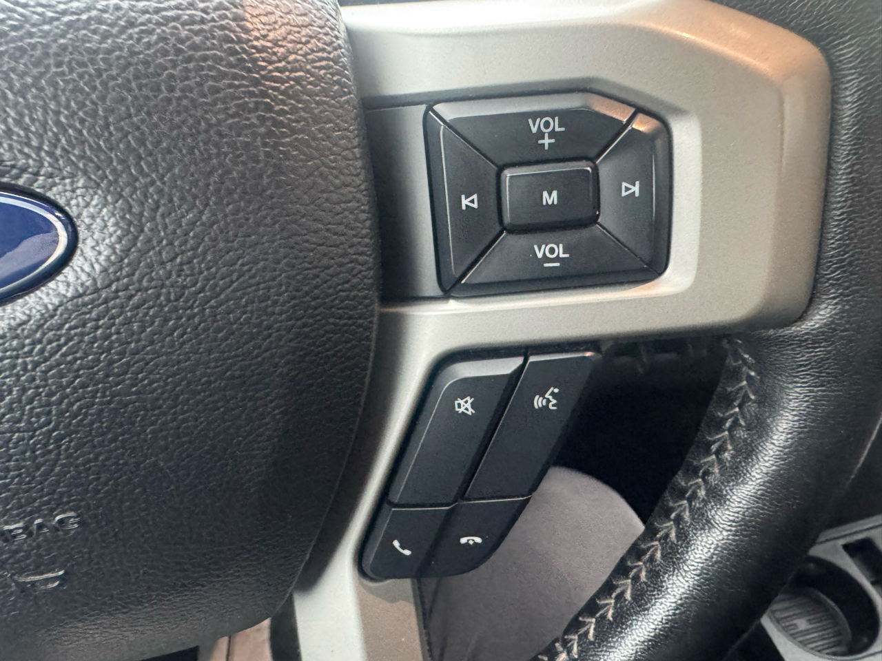 Ford F-150 SuperCrew 139" Lariat 4WD 2018