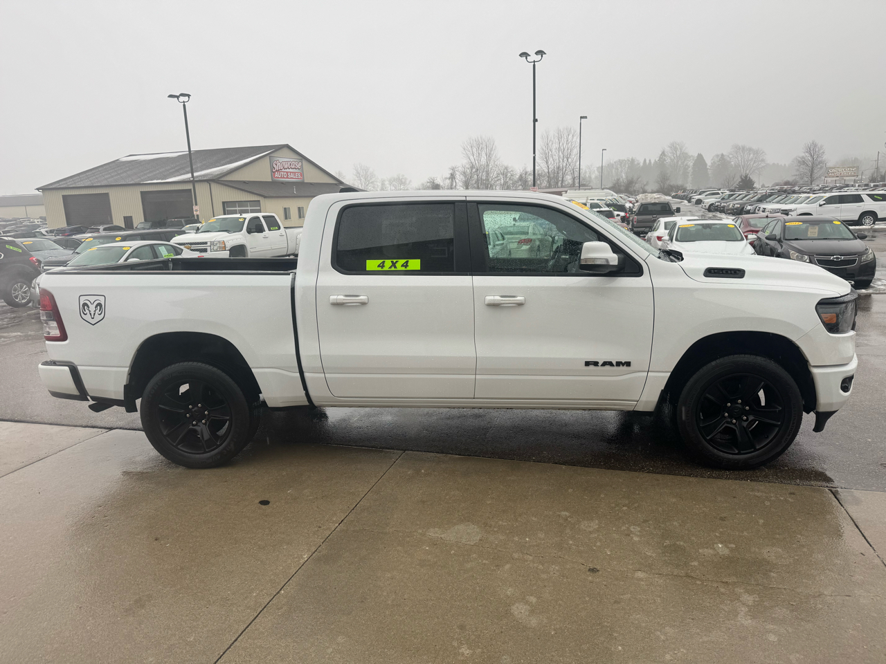 RAM 1500 Big Horn Crew Cab SWB 4WD 2020