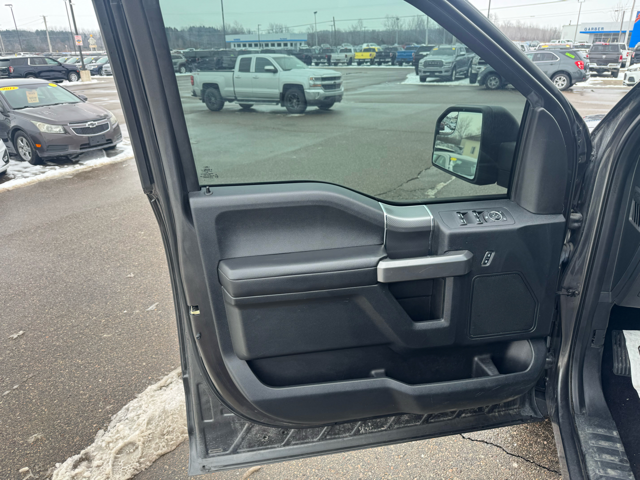 Ford F-150 4WD SuperCrew 145" XLT 2017