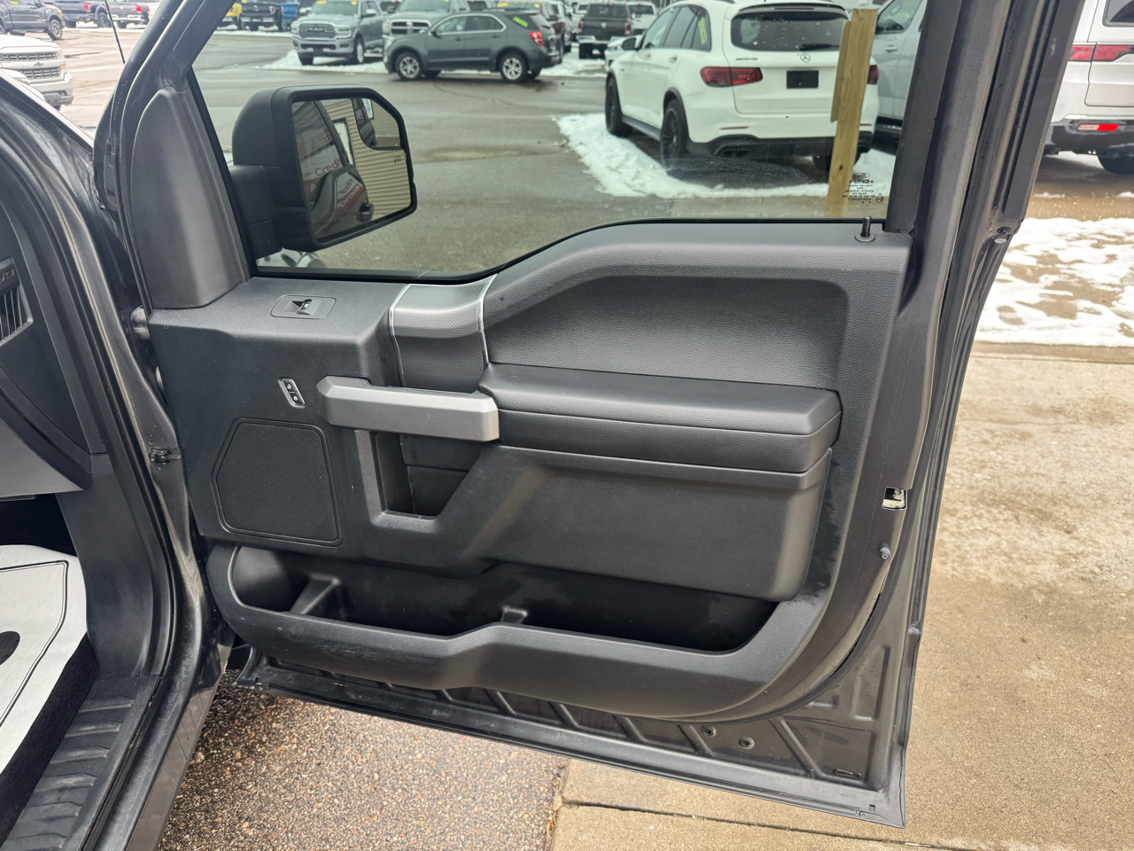 Ford F-150 4WD SuperCrew 145" XLT 2017