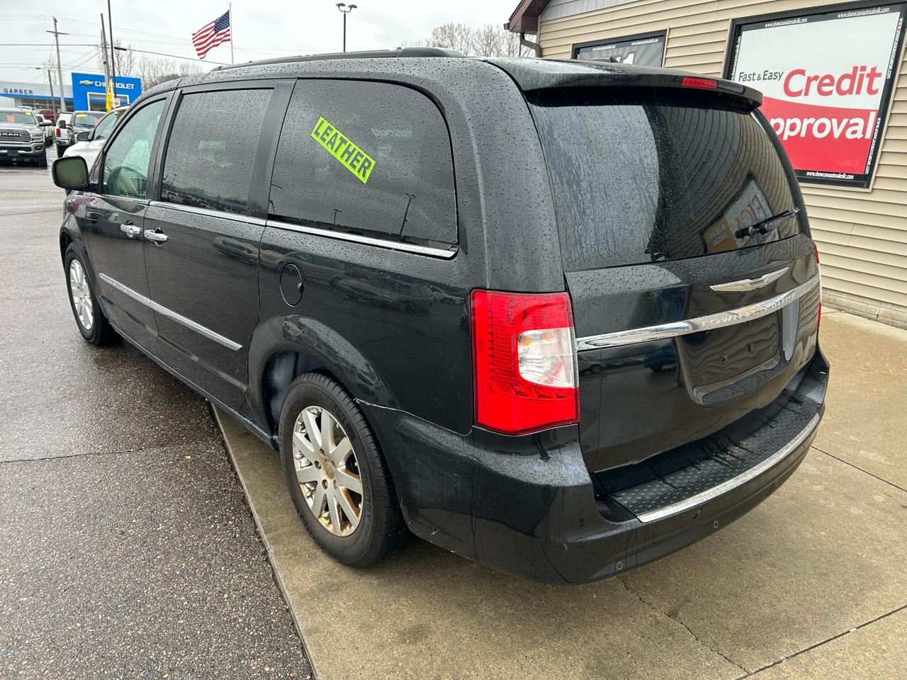 Chrysler Town & Country Touring-L 2012