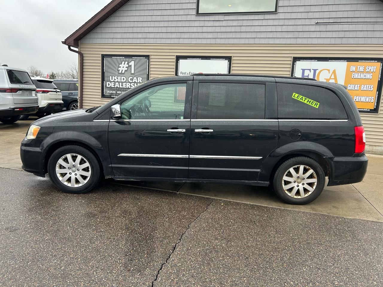 Chrysler Town & Country Touring-L 2012