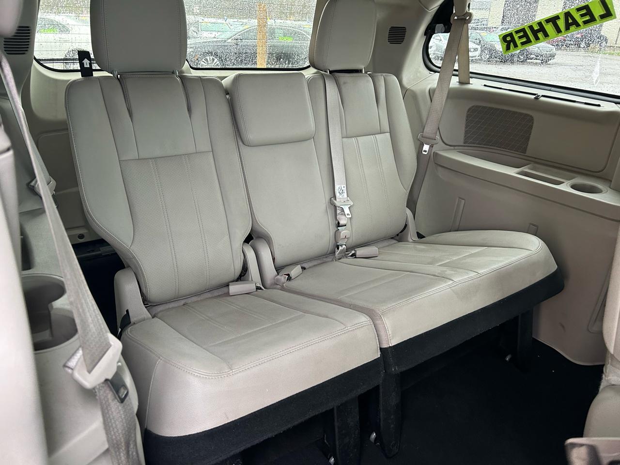 Chrysler Town & Country Touring-L 2012