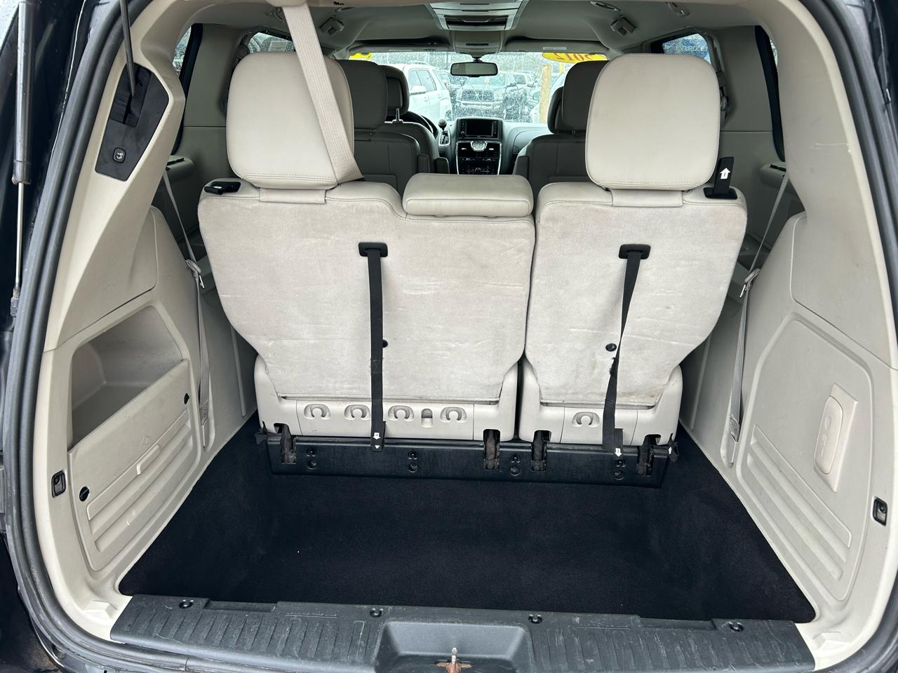 Chrysler Town & Country Touring-L 2012