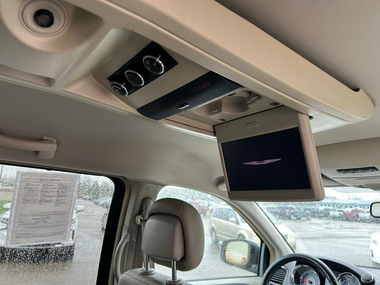 Chrysler Town & Country Touring-L 2012