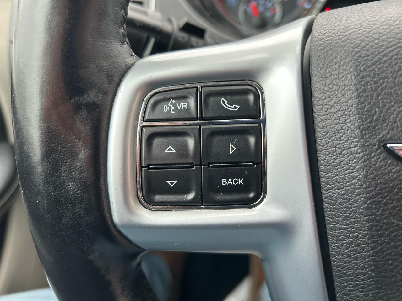 Chrysler Town & Country Touring-L 2012