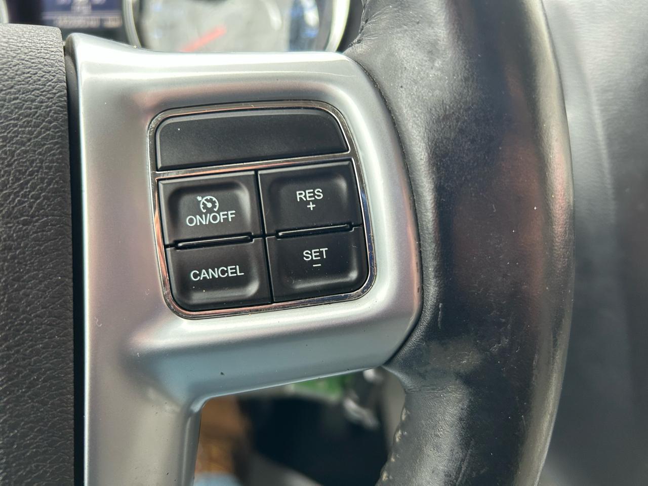 Chrysler Town & Country Touring-L 2012