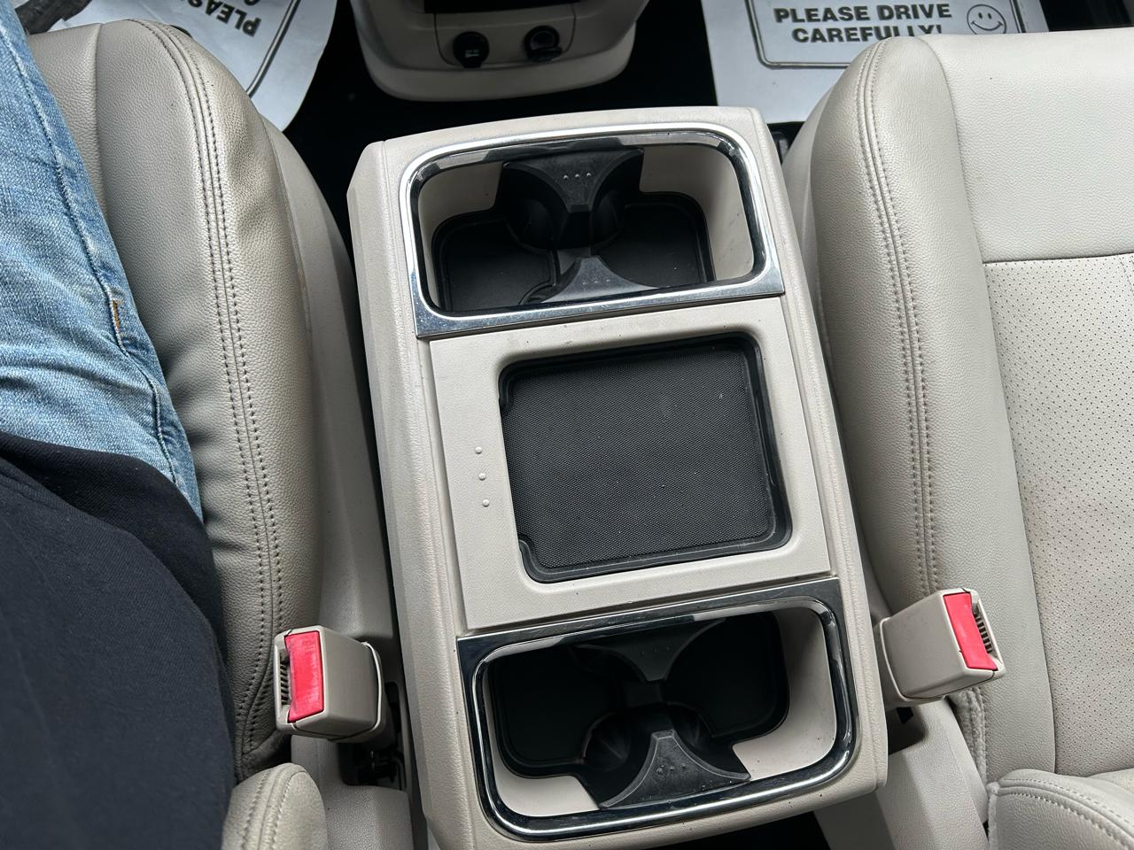 Chrysler Town & Country Touring-L 2012