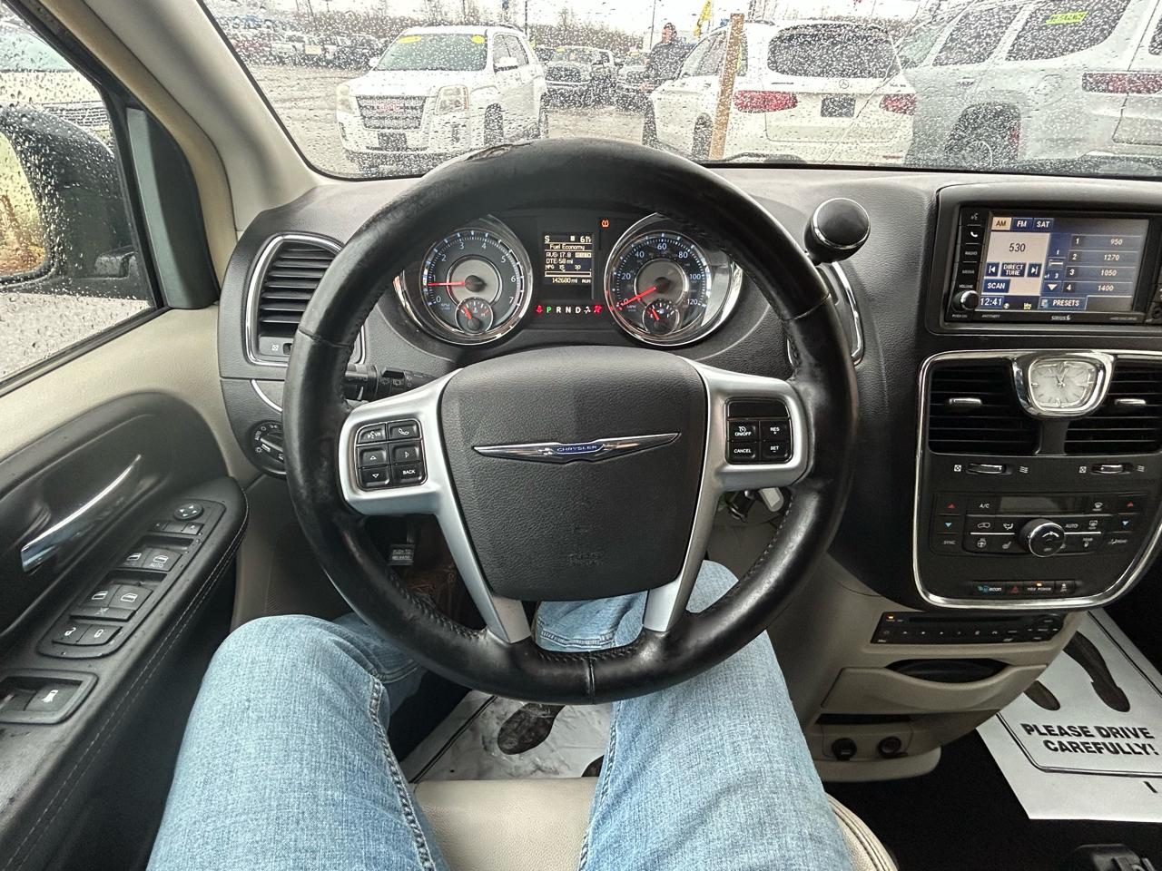 Chrysler Town & Country Touring-L 2012