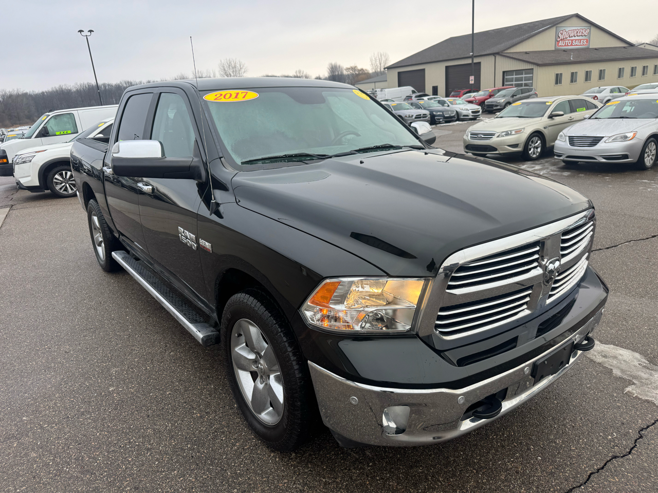 RAM 1500 SLT Crew Cab SWB 4WD 2017