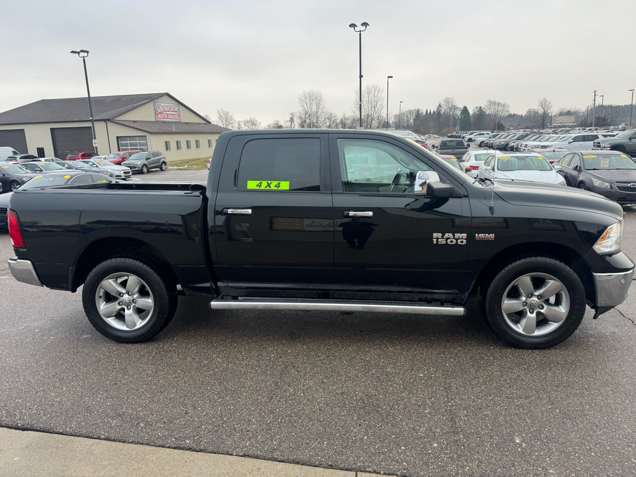 RAM 1500 SLT Crew Cab SWB 4WD 2017