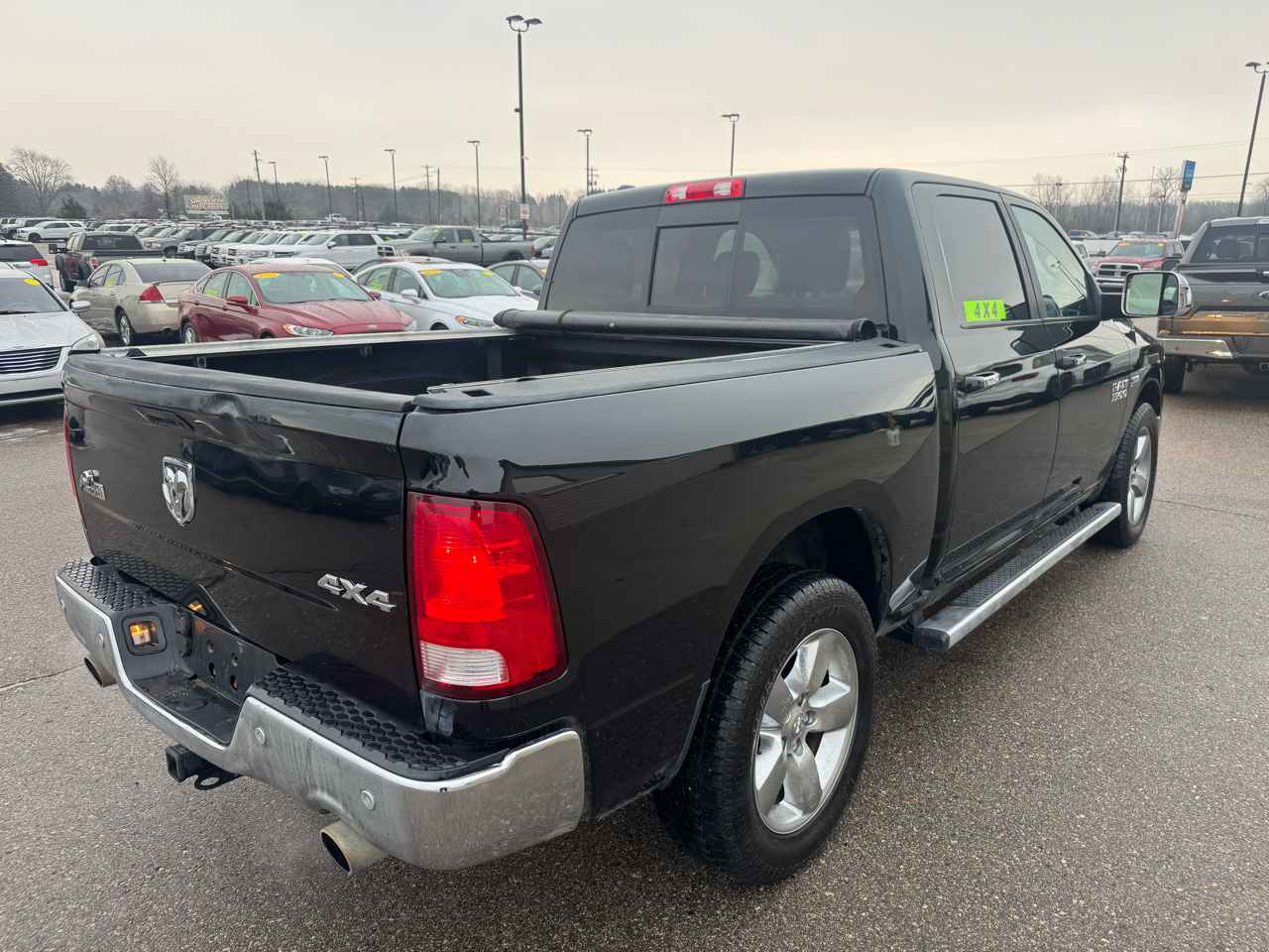 RAM 1500 SLT Crew Cab SWB 4WD 2017