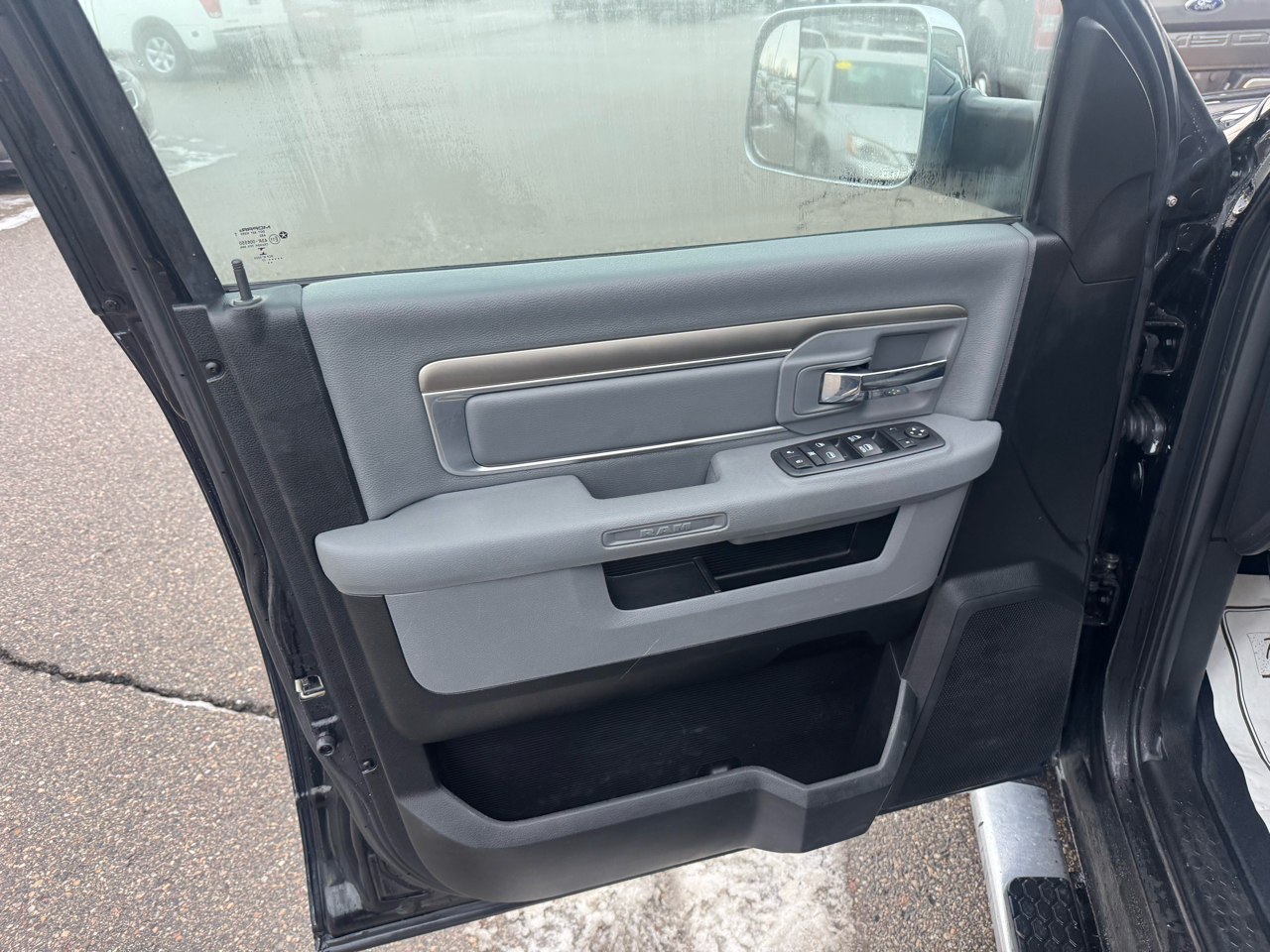 RAM 1500 SLT Crew Cab SWB 4WD 2017