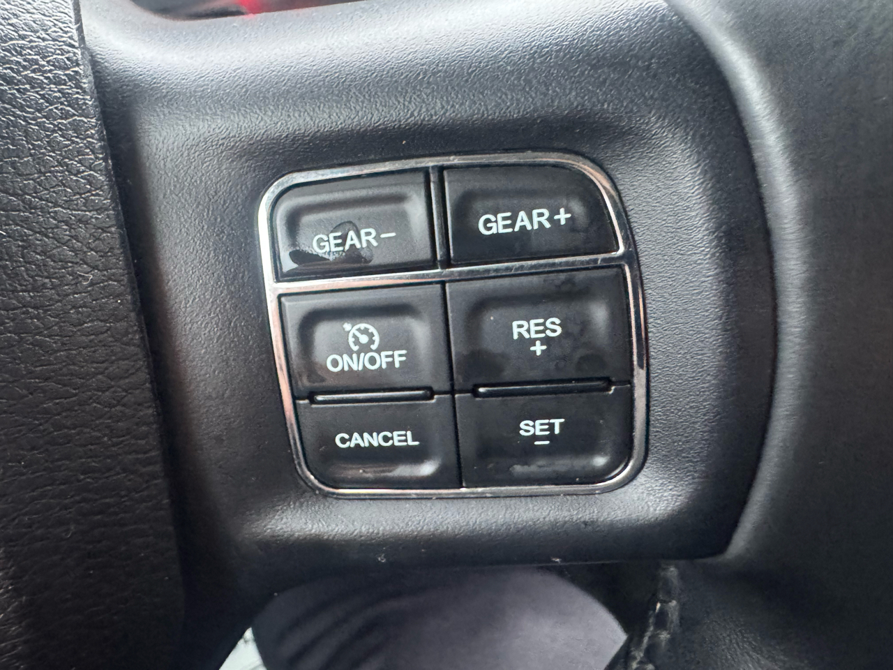 RAM 1500 SLT Crew Cab SWB 4WD 2017