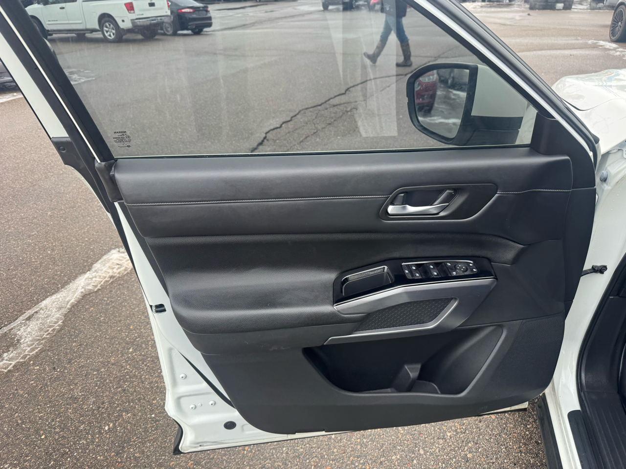 Nissan Pathfinder SL 4WD 2023